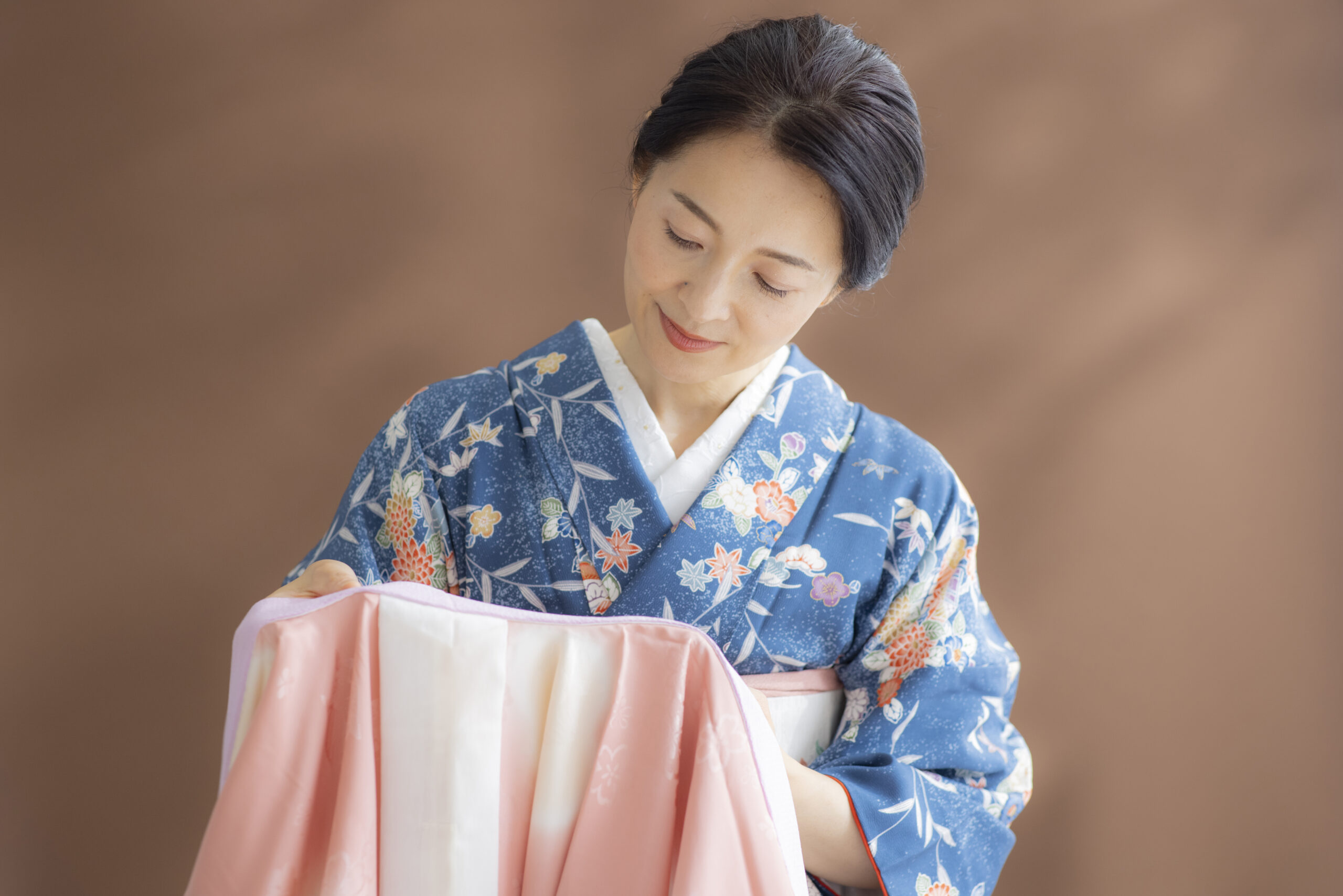 白地に亀甲花模様が織られた袋帯 着物-